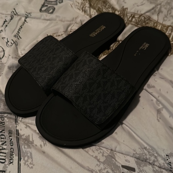 Micheal Kors - Picture 3 of 4